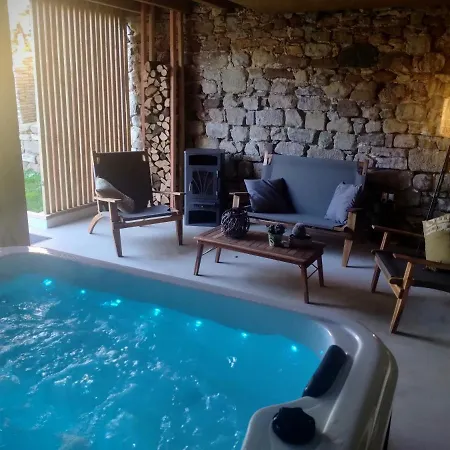 Au Gre Du Lot Bed & Breakfast 3*