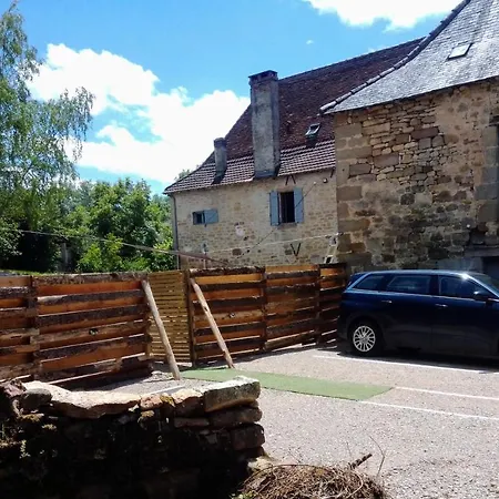 לינה וארוחת בוקר Au Gre Du Lot Le Bourg